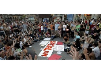 «Indignados» in piazza
contro Benedetto XVI